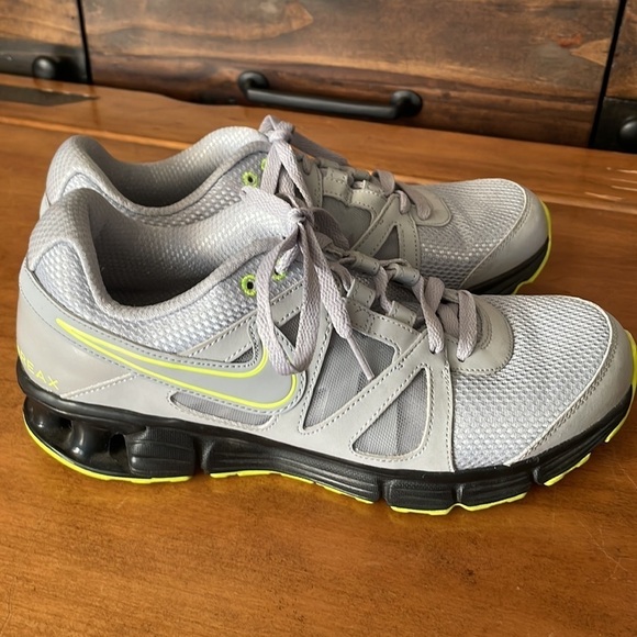 NIKE Reax Sneakers Size 10 main image 12